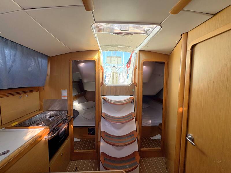Sun Odyssey 36i Sail Mira