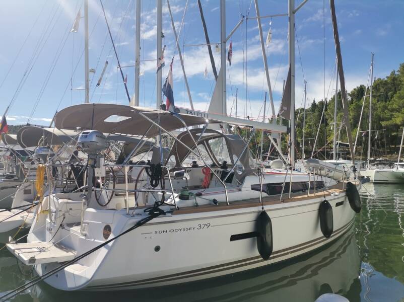 Sun Odyssey 379 talelli