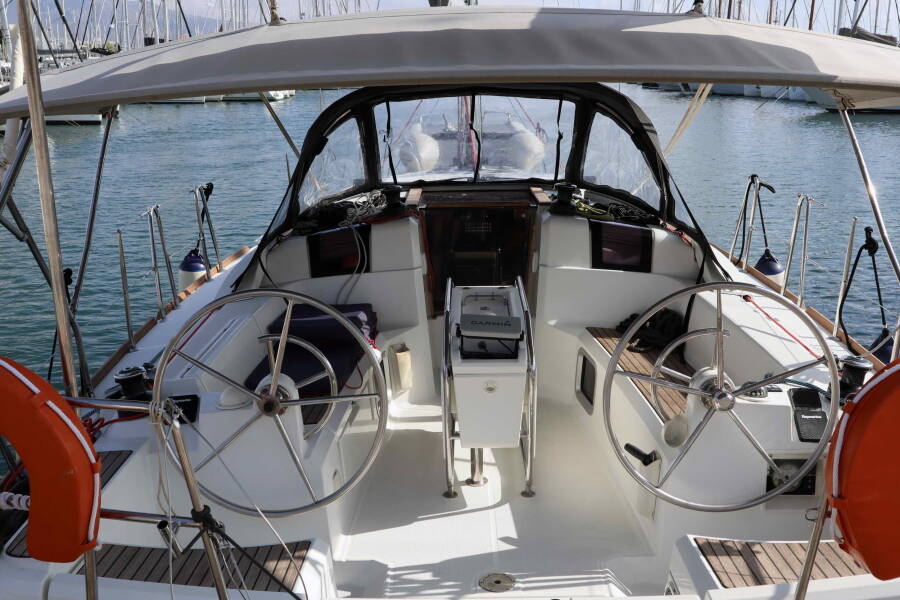 Sun Odyssey 379 Oyster Shell