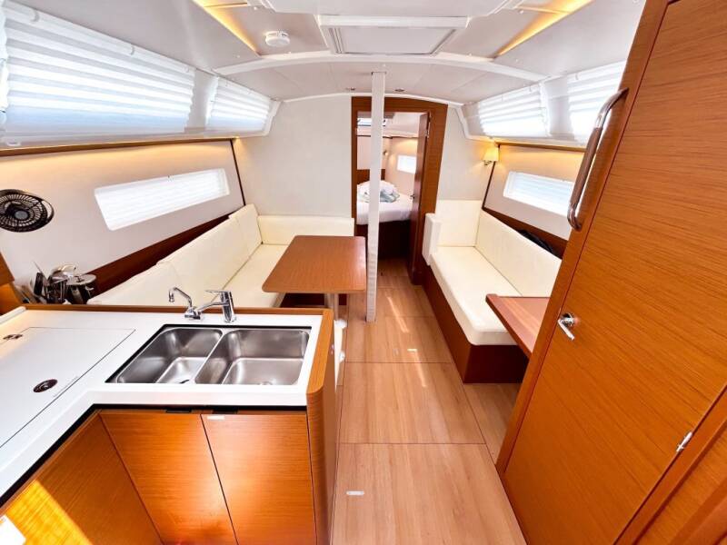 Sun Odyssey 380 Soca Sleigh