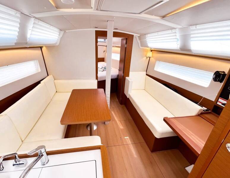 Sun Odyssey 380 Soca Sleigh