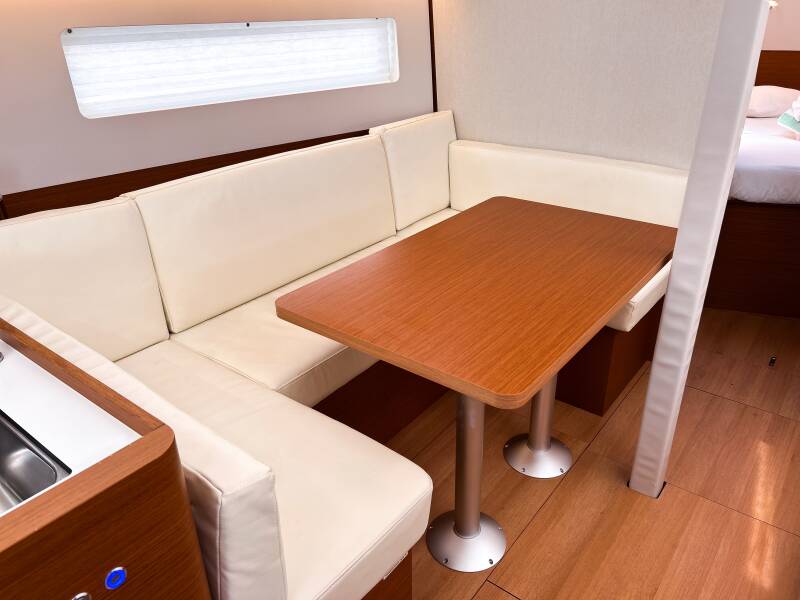 Sun Odyssey 380 Soca Sleigh