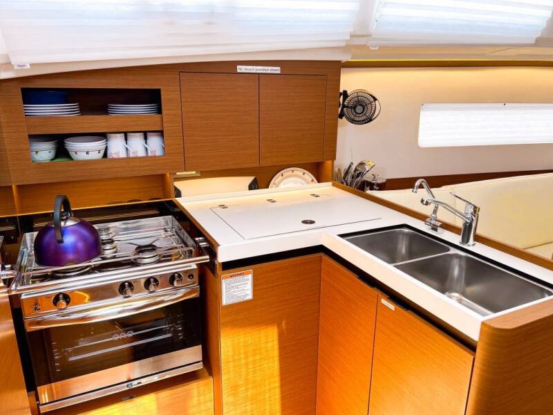 Sun Odyssey 380 Soca Sleigh