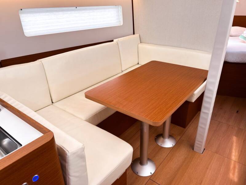 Sun Odyssey 380 Soca Sleigh