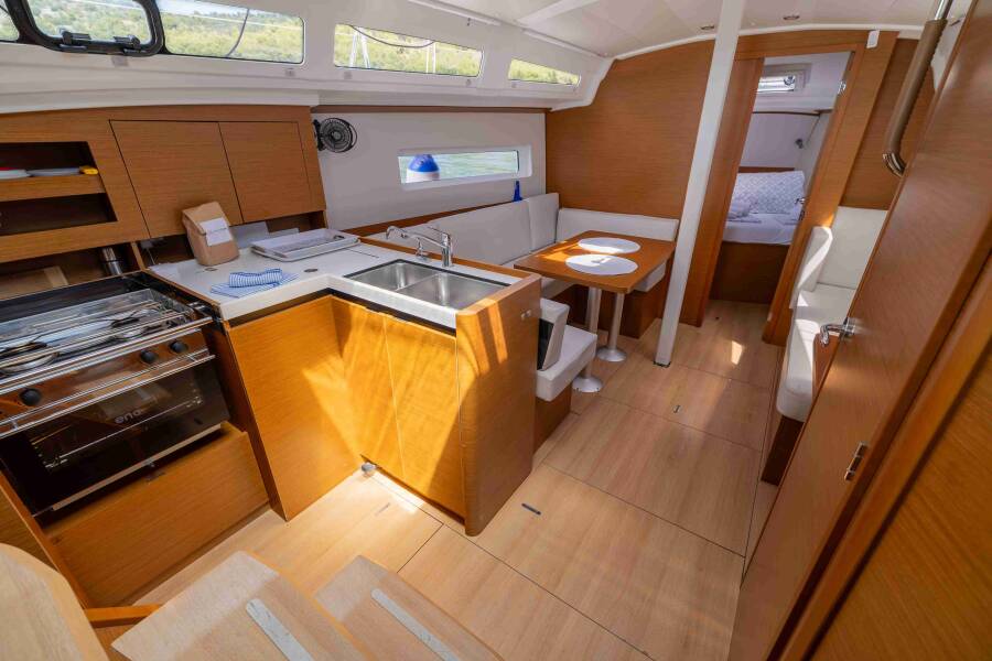 Sun Odyssey 380 Vida