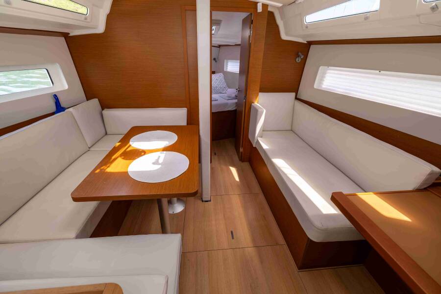 Sun Odyssey 380 Vida