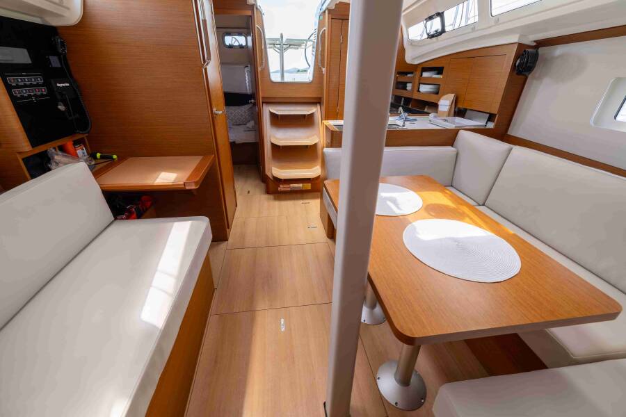 Sun Odyssey 380 Vida
