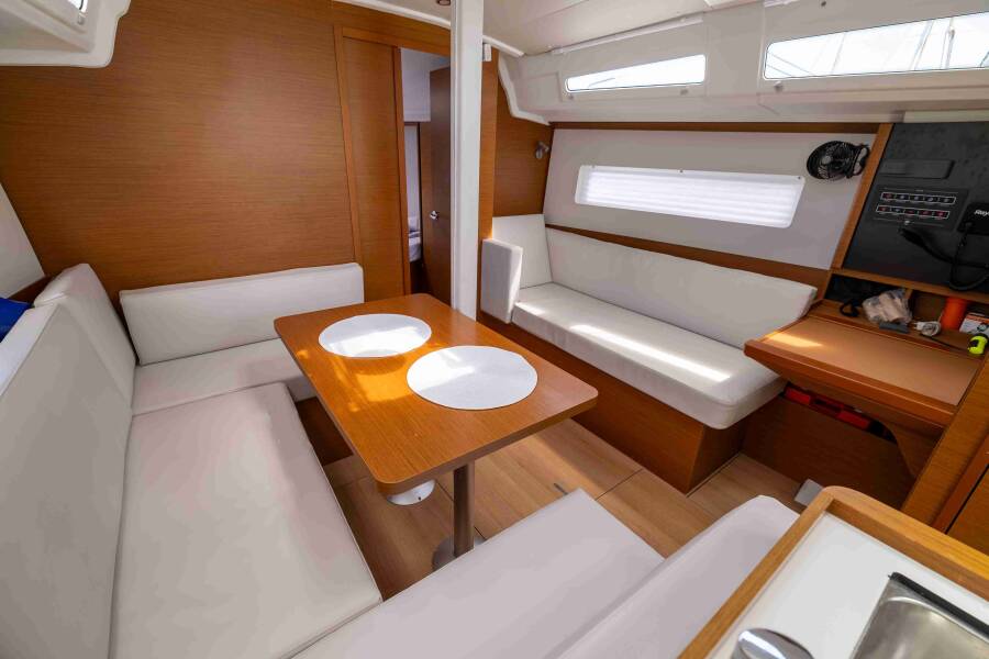 Sun Odyssey 380 Vida