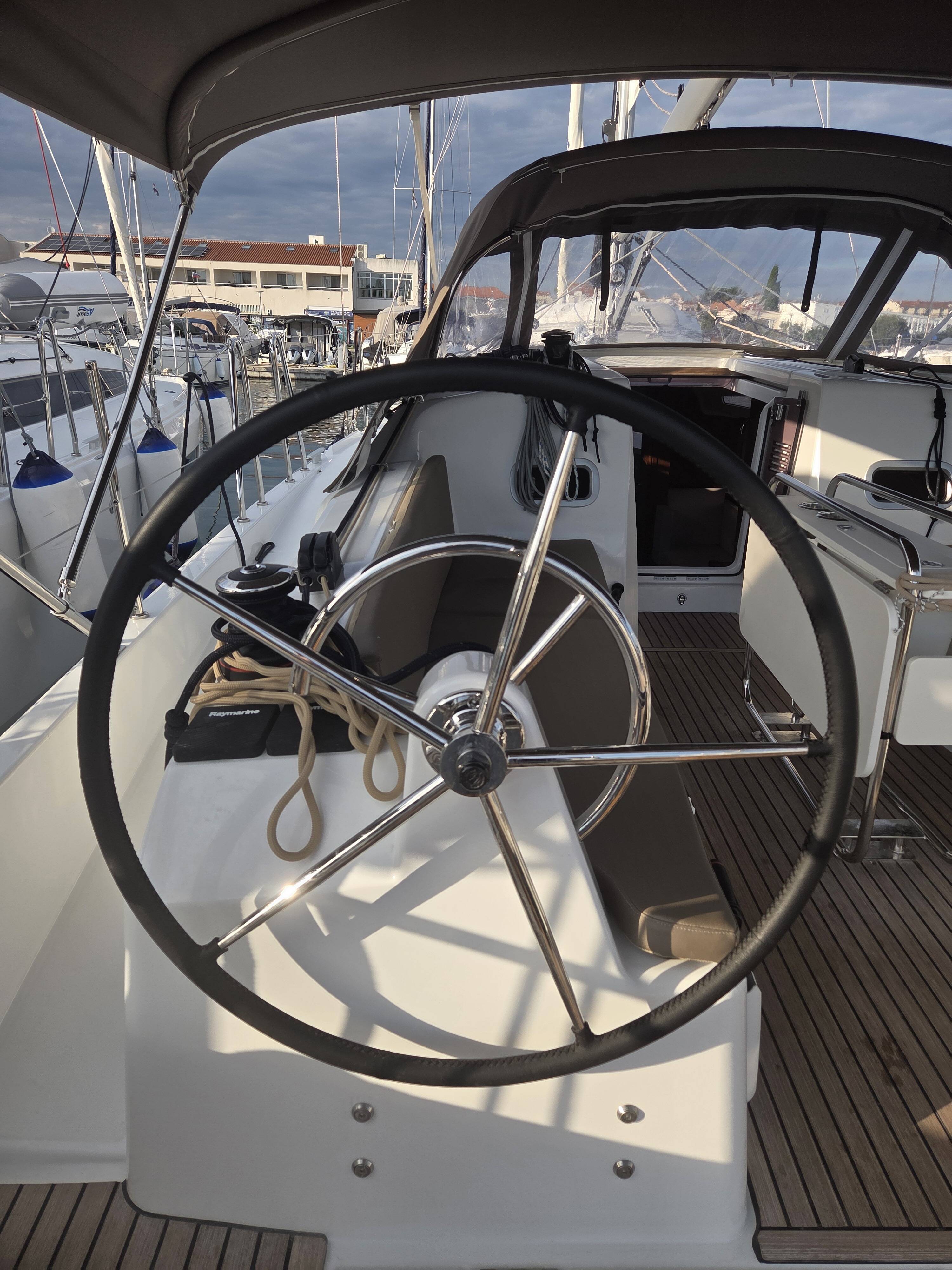 Sun Odyssey 380 Kavinton