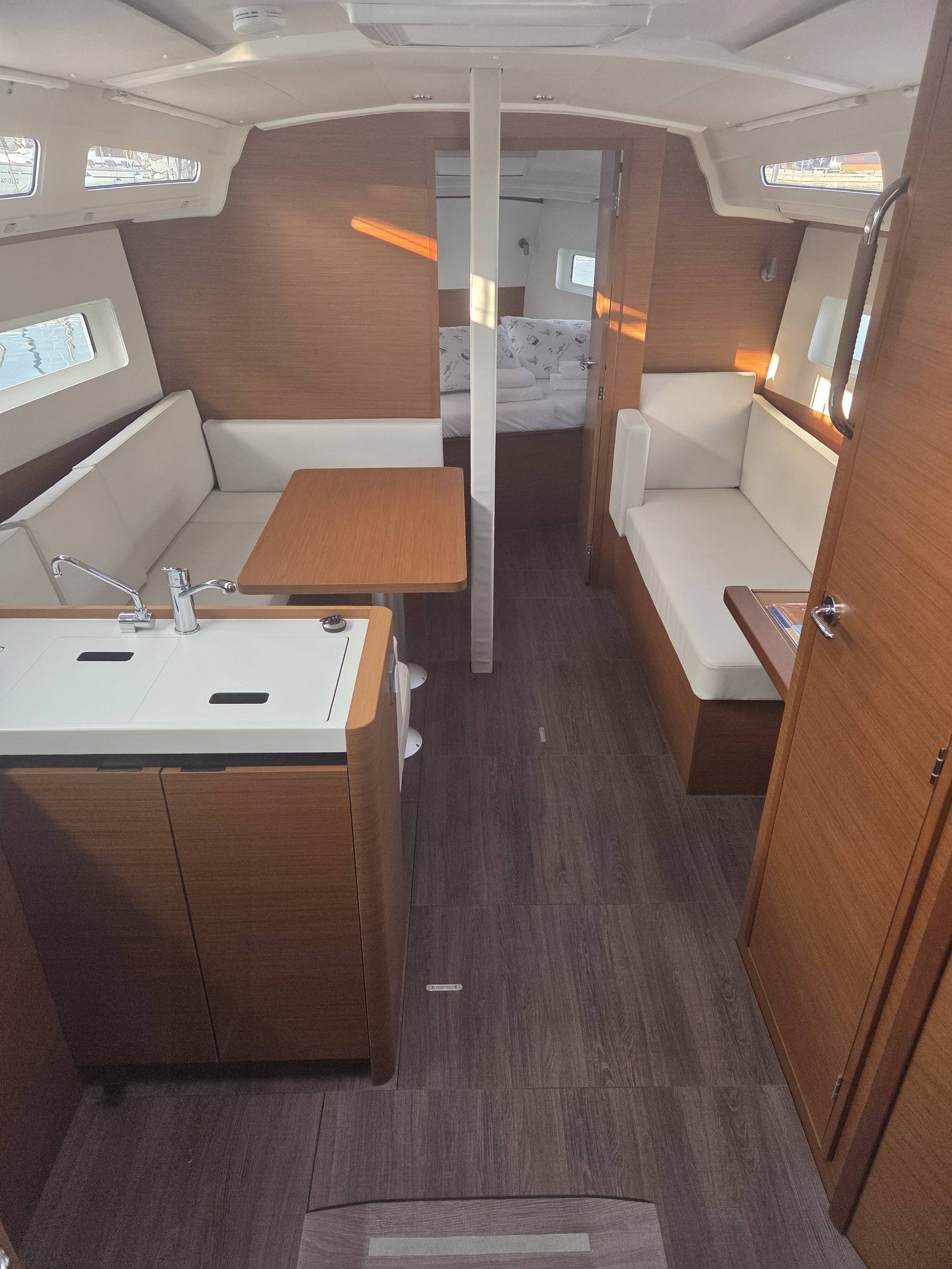 Sun Odyssey 380 Kavinton