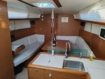 Sun Odyssey 389 Cash