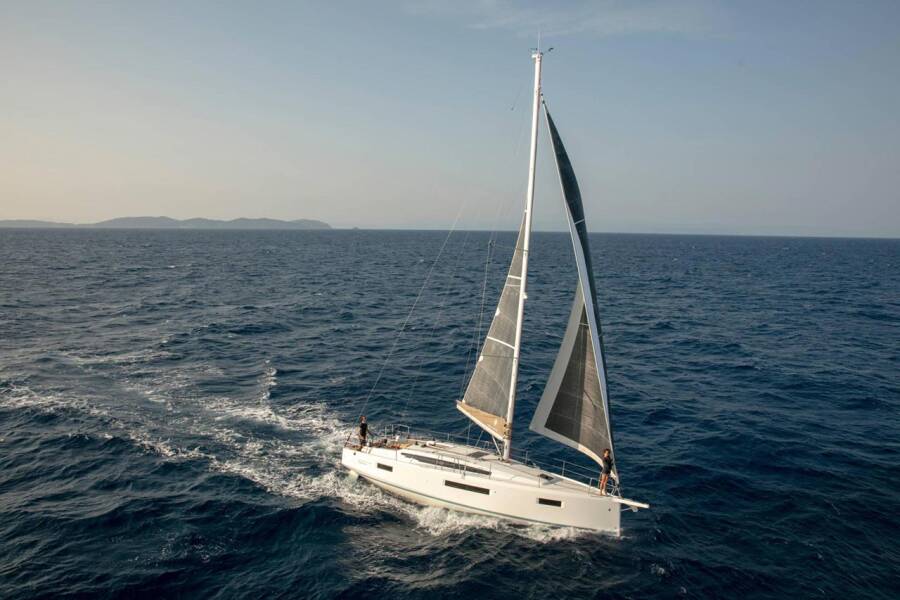 Sun Odyssey 410 Under Pressure