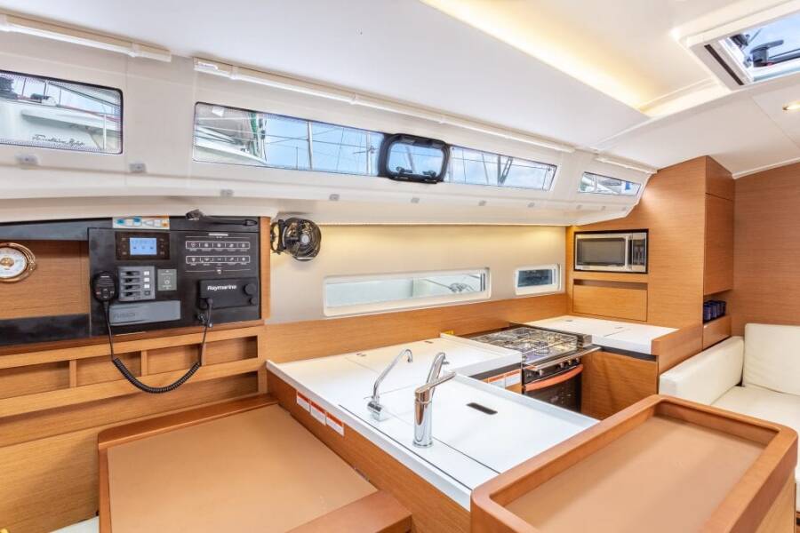 Sun Odyssey 410 Tola Sunrise
