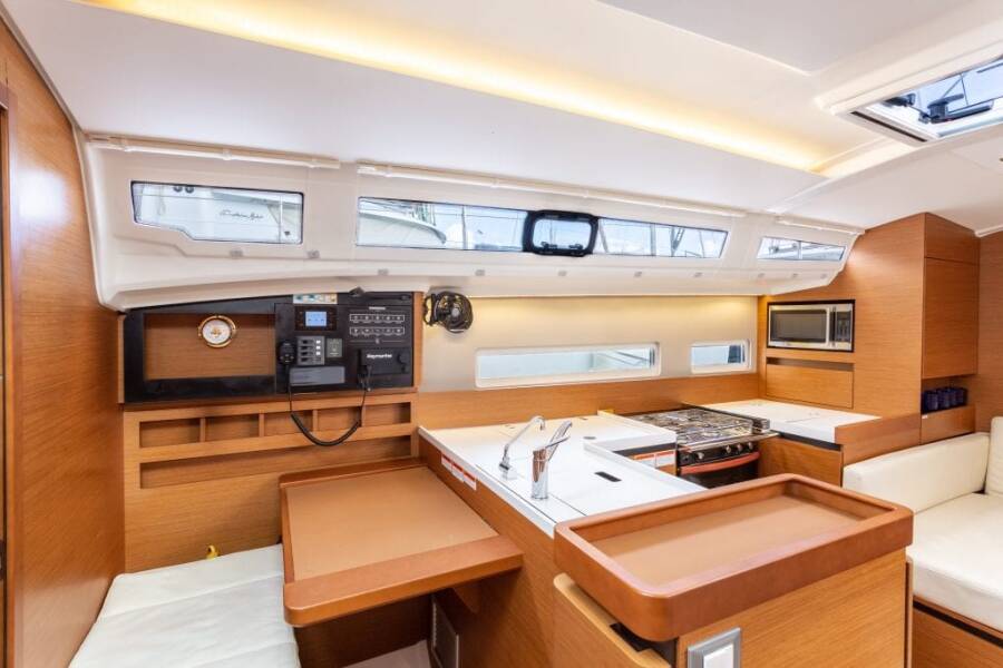 Sun Odyssey 410 Tola Sunrise