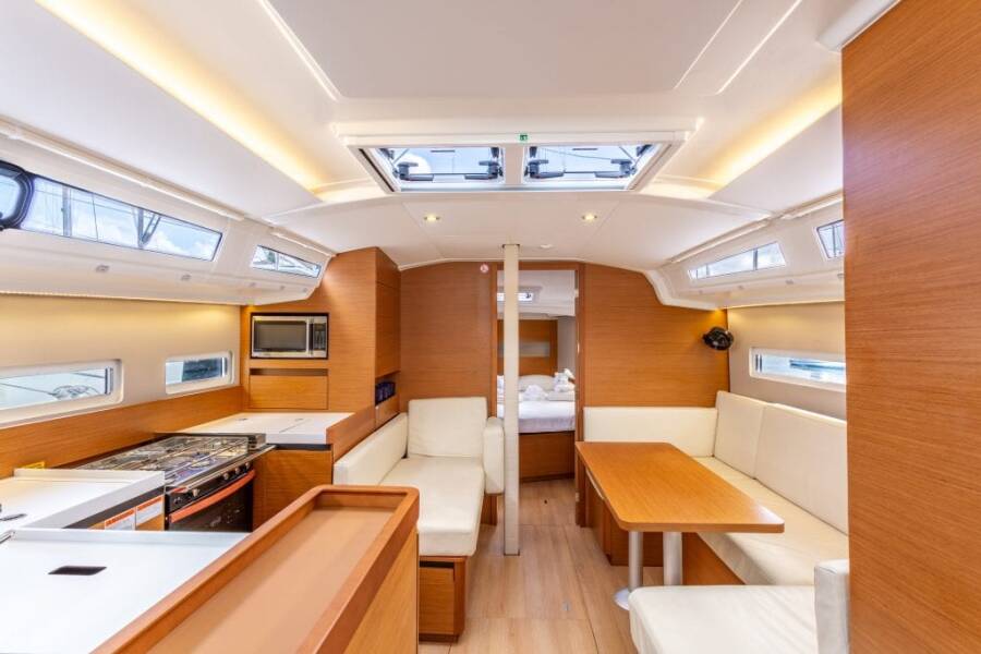 Sun Odyssey 410 Tola Sunrise