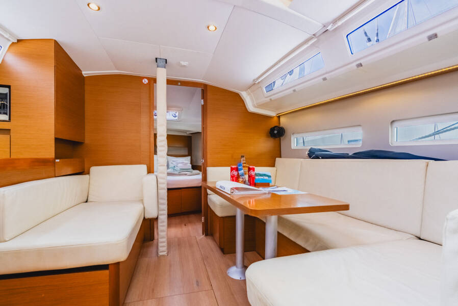 Sun Odyssey 410 Tola Sunrise