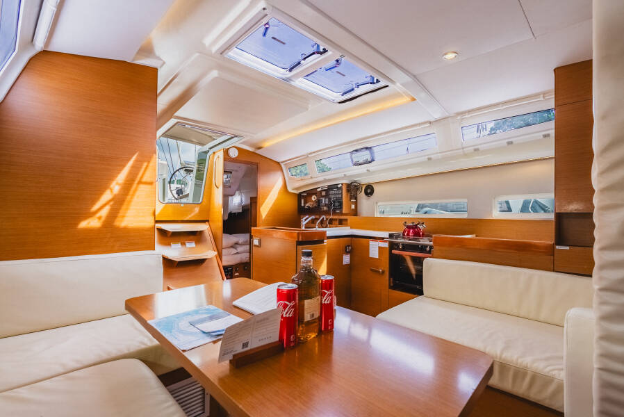 Sun Odyssey 410 Tola Sunrise