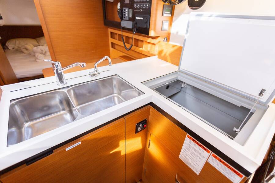 Sun Odyssey 410 Tola Sunrise