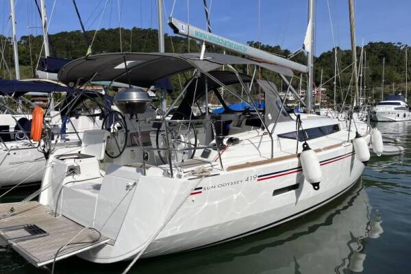 Sun Odyssey 419 Friday