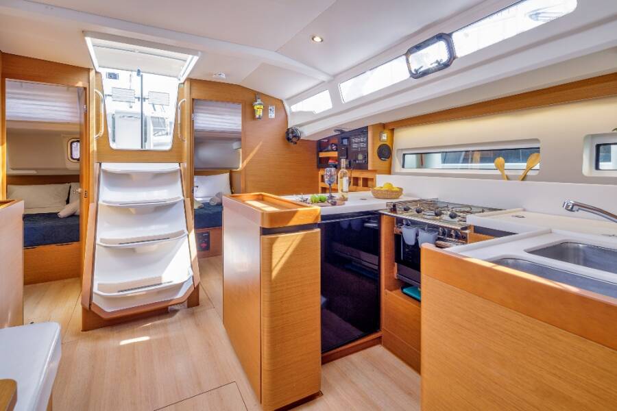 Sun Odyssey 440 Thousand Sunny