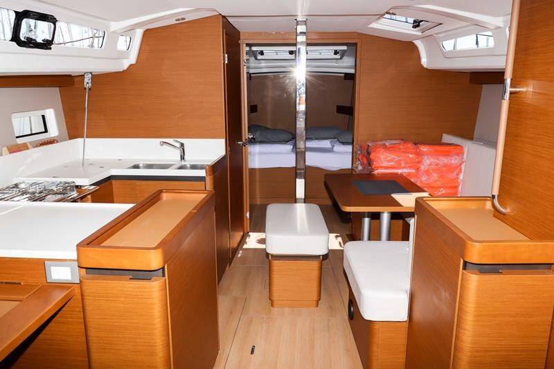 Sun Odyssey 440 Ana