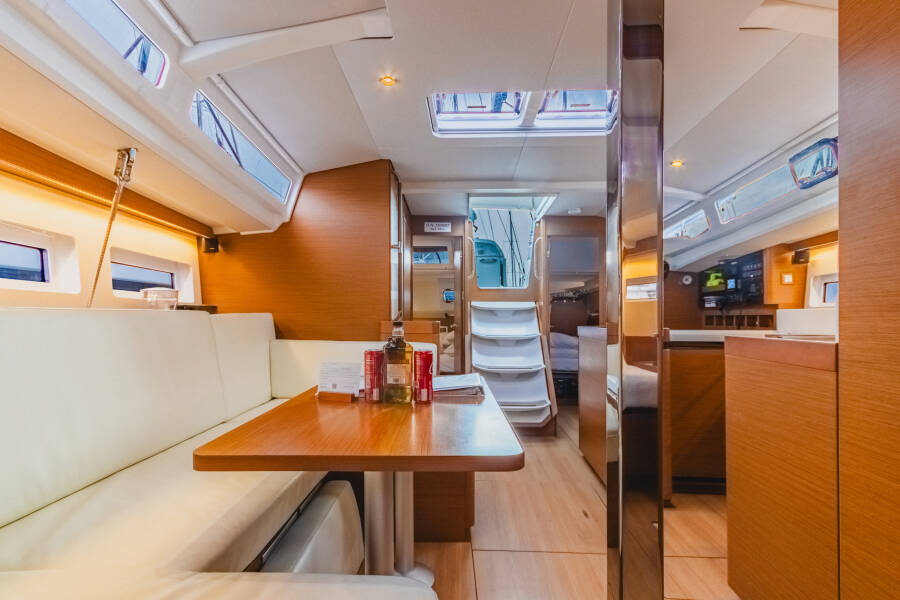 Sun Odyssey 440 Rhythm & Blues