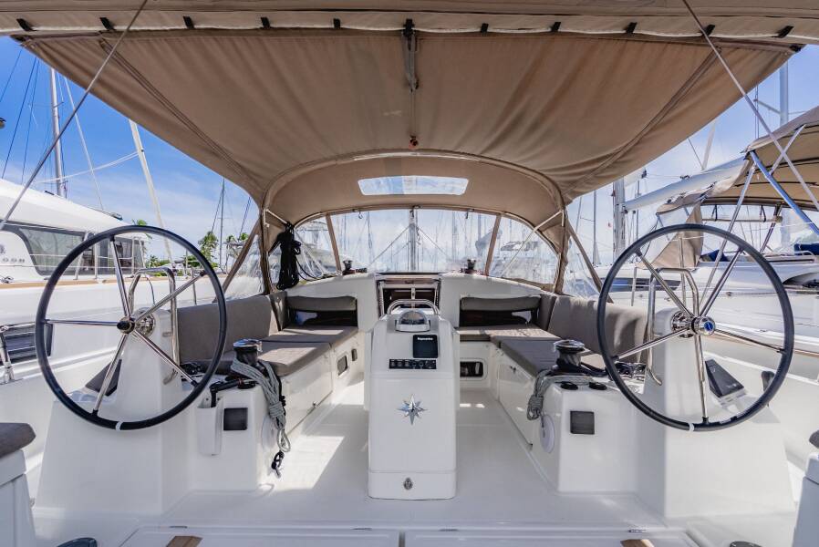 Sun Odyssey 440 Air Guitar