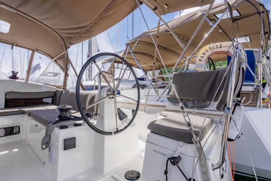 Sun Odyssey 440 Air Guitar