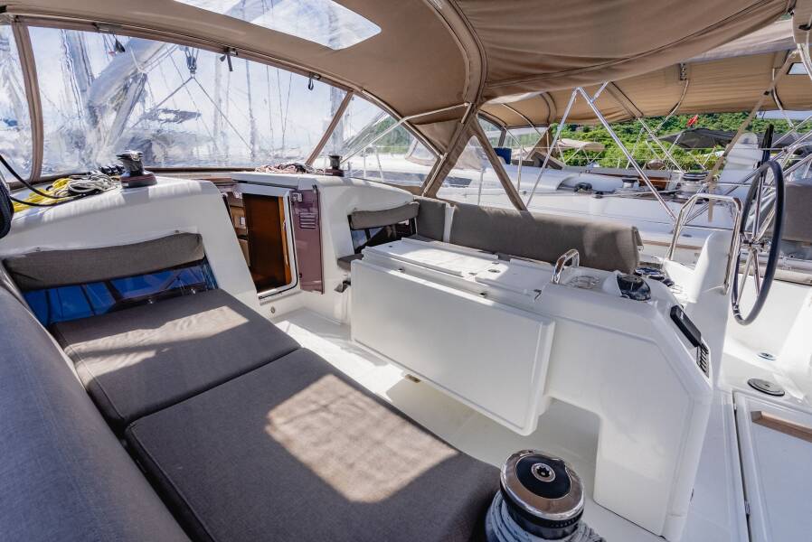 Sun Odyssey 440 Air Guitar