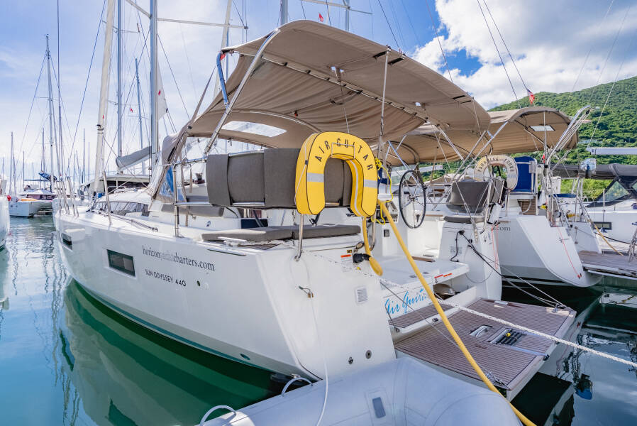 Sun Odyssey 440 Air Guitar