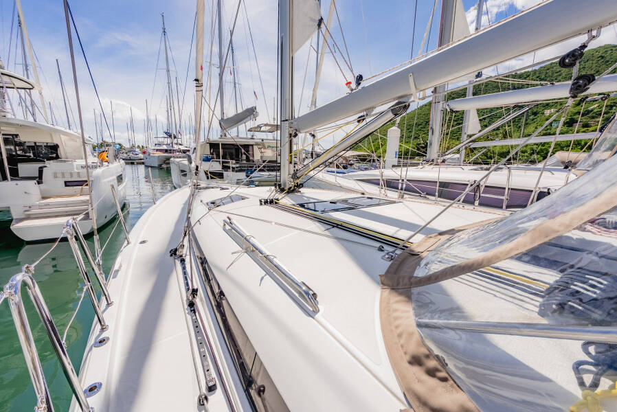 Sun Odyssey 440 Air Guitar