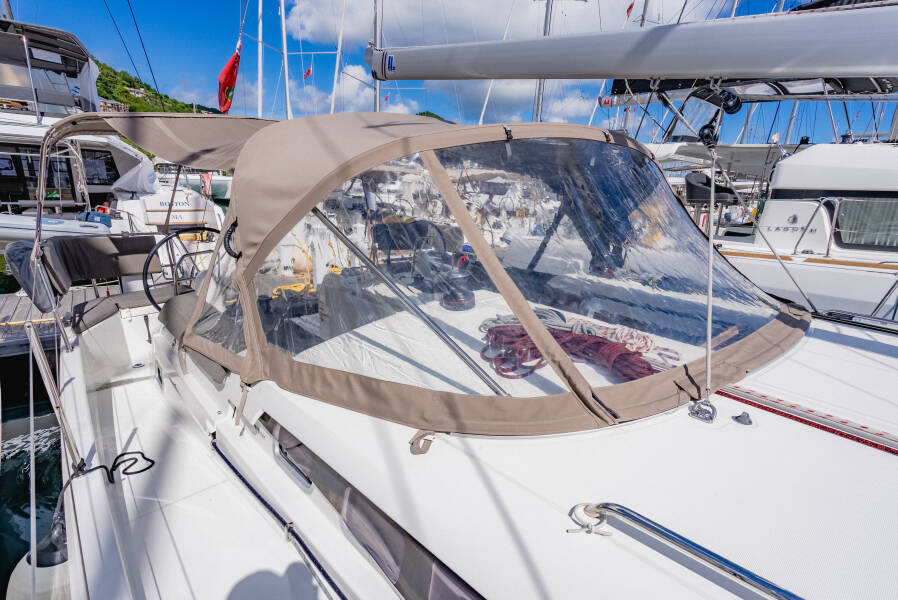 Sun Odyssey 440 Air Guitar