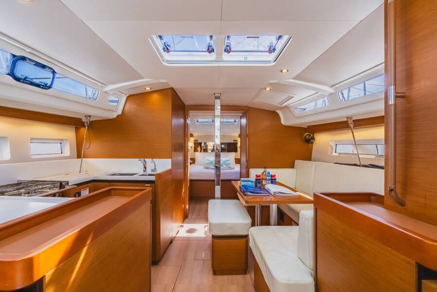 Sun Odyssey 440 Air Guitar