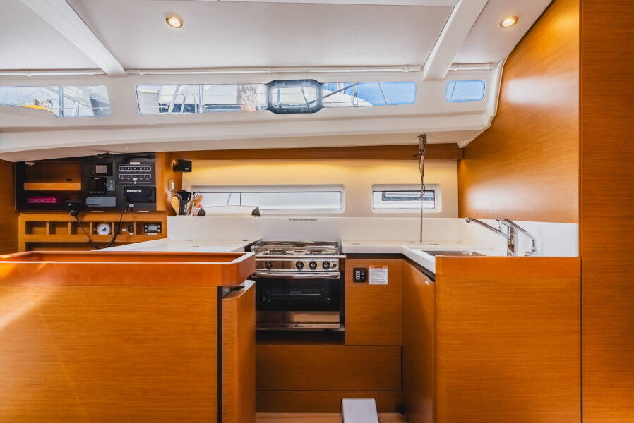 Sun Odyssey 440 Air Guitar