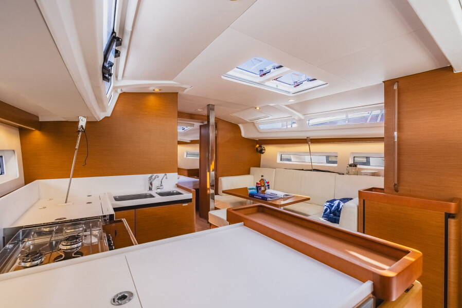 Sun Odyssey 440 Air Guitar