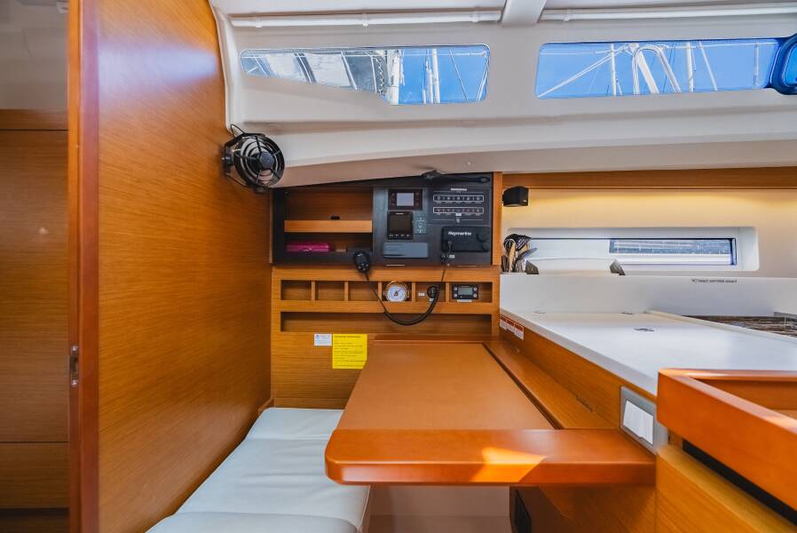 Sun Odyssey 440 Air Guitar