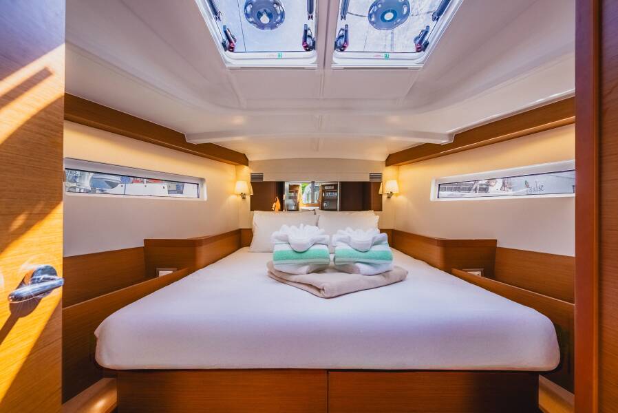 Sun Odyssey 440 Air Guitar