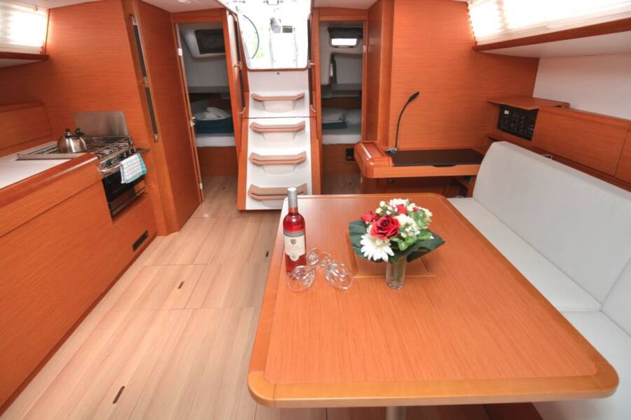 Sun Odyssey 479 Black Kiss