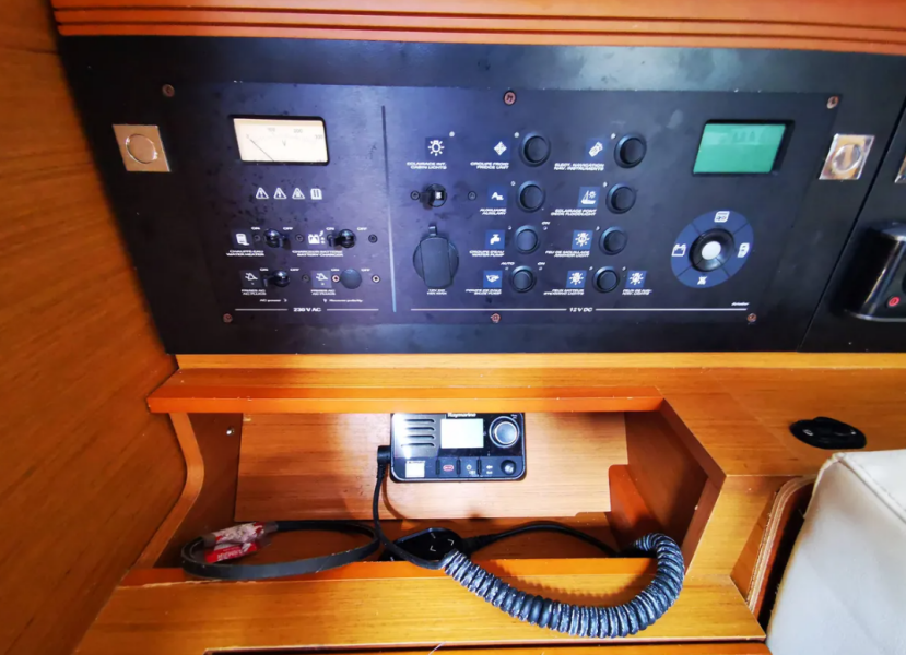 Sun Odyssey 479 Phat Dolphin