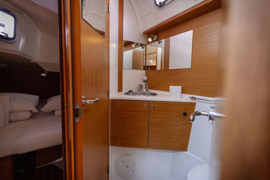 Sun Odyssey 49i Ana B.
